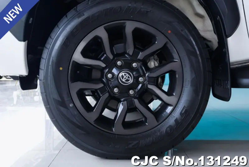 Toyota Hilux in White for Sale Image 10