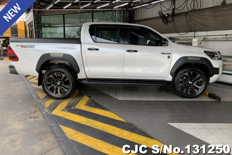 Toyota Hilux in White for Sale Image 3