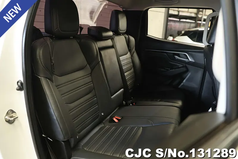 Isuzu D-Max in White for Sale Image 10