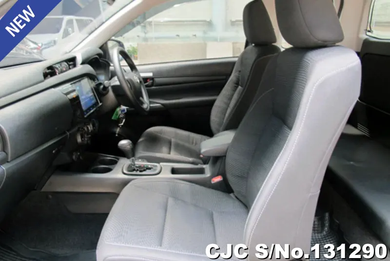 Toyota Hilux in Gray for Sale Image 8