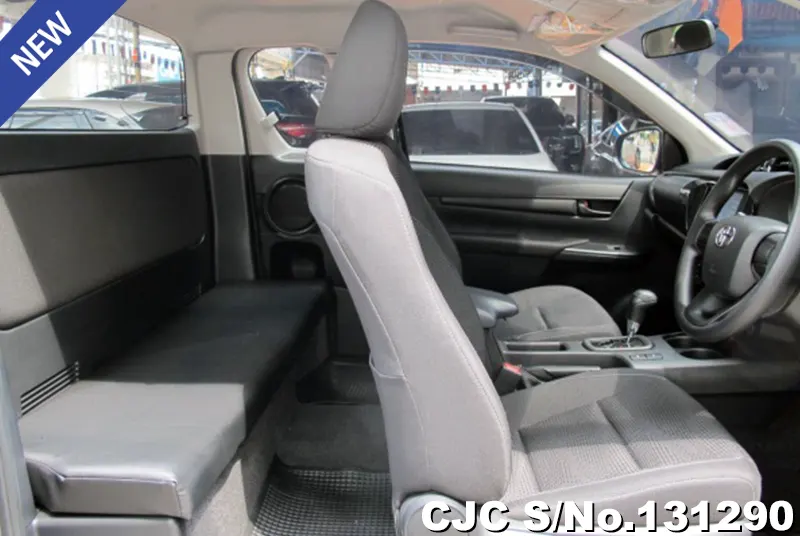 Toyota Hilux in Gray for Sale Image 9