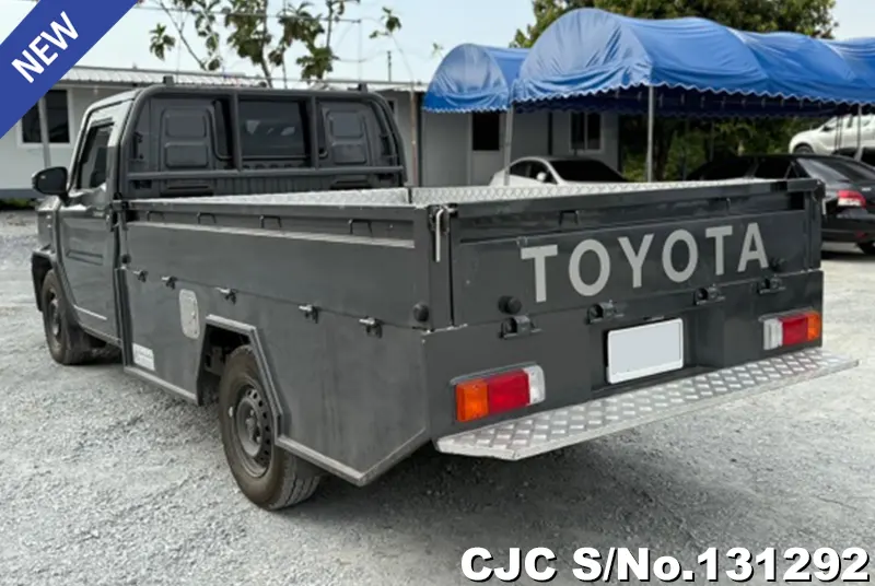 Toyota Hilux in Gray for Sale Image 1
