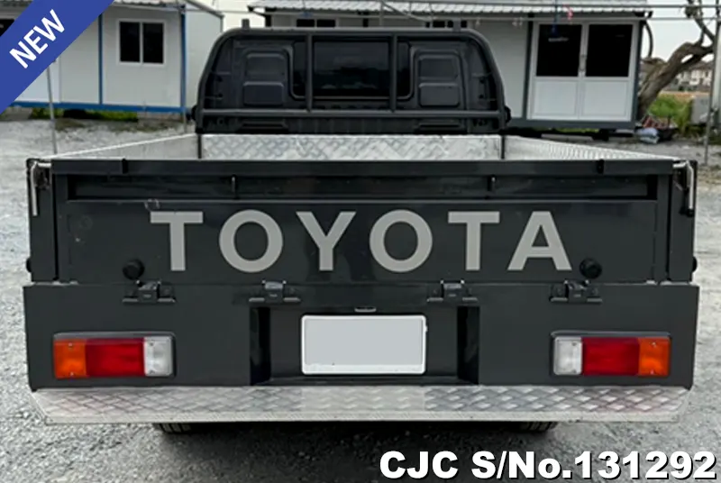 Toyota Hilux in Gray for Sale Image 5