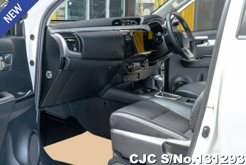 Toyota Hilux in White for Sale Image 6