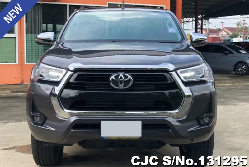 Toyota Hilux in Gray for Sale Image 4