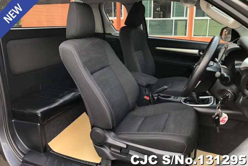 Toyota Hilux in Gray for Sale Image 8