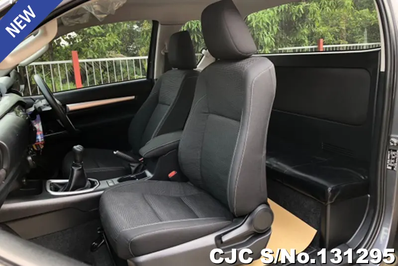 Toyota Hilux in Gray for Sale Image 9