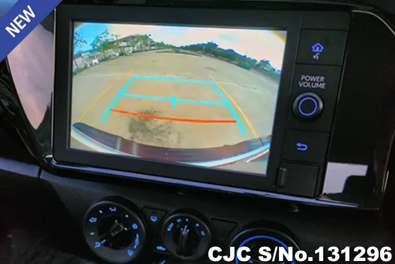 Toyota Hilux in White for Sale Image 9