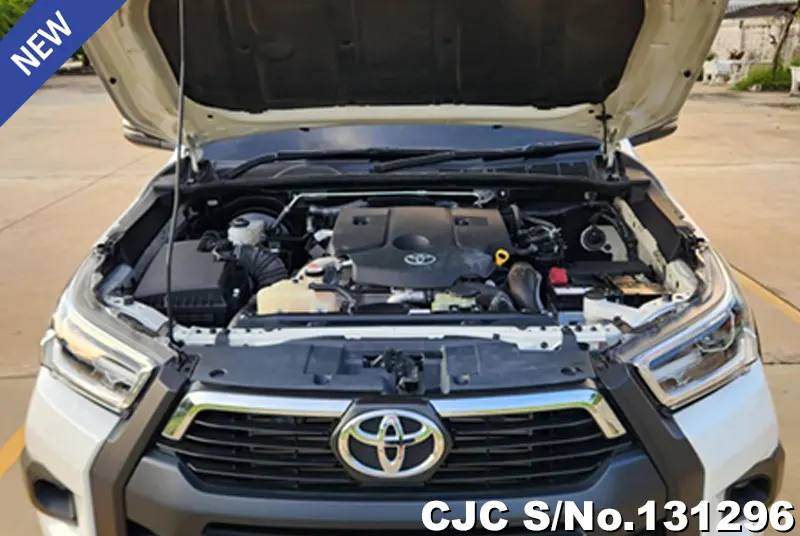 Toyota Hilux in White for Sale Image 11