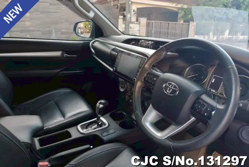 Toyota Hilux in Silver for Sale Image 4