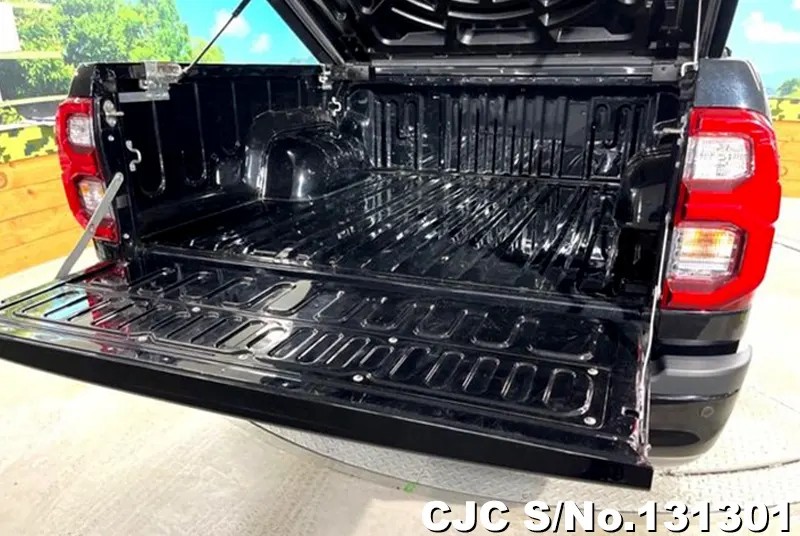 Toyota Hilux in Black for Sale Image 5