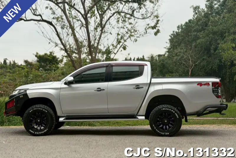Mitsubishi Triton in Gray for Sale Image 7