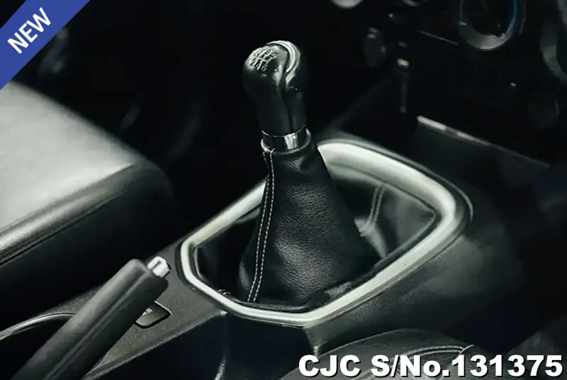 2020 Toyota / Hilux / Revo Stock No. 131375