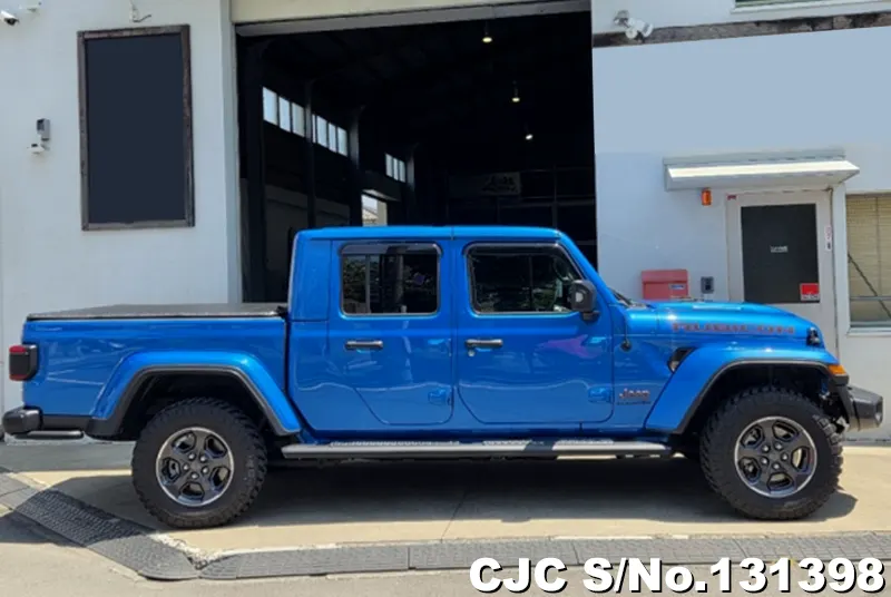 Jeep Gladiator in Blue for Sale Image 5