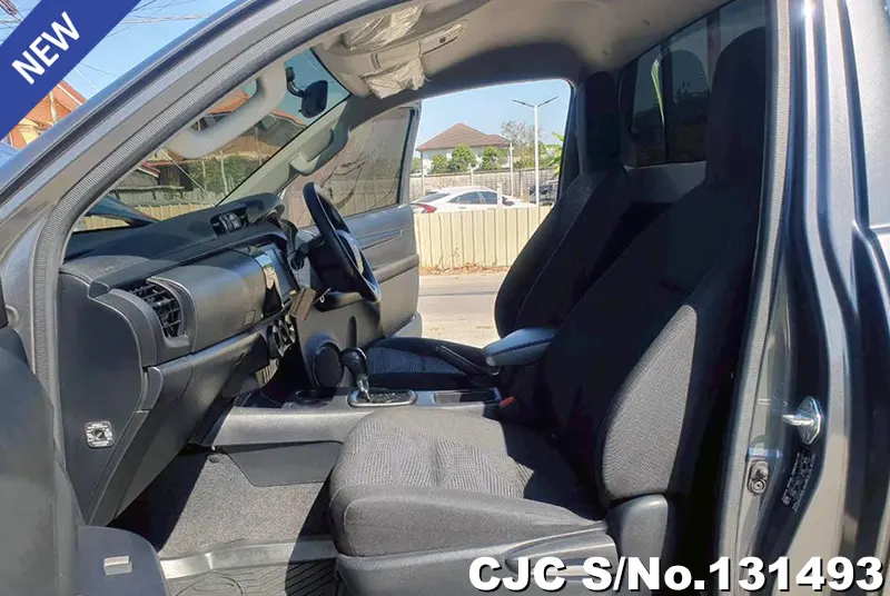 Toyota Hilux in Gray for Sale Image 10