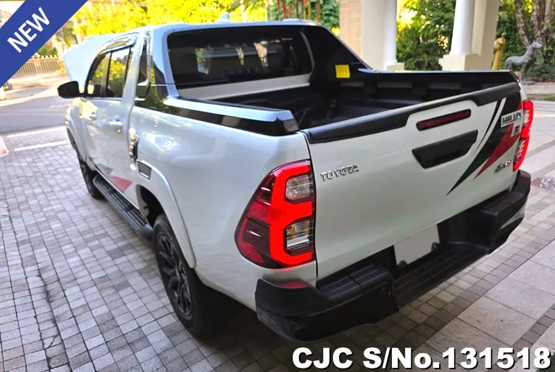 Toyota Hilux in White for Sale Image 1