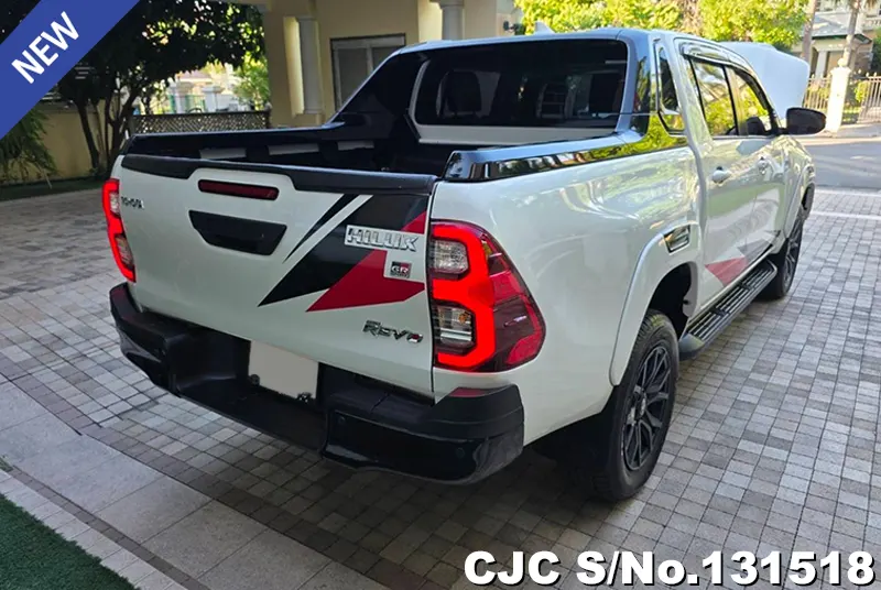 Toyota Hilux in White for Sale Image 2