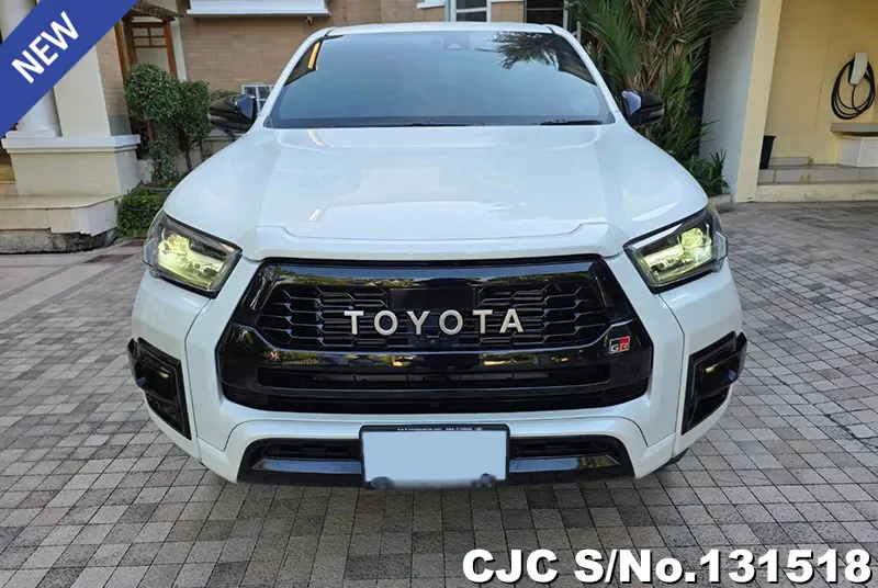 Toyota Hilux in White for Sale Image 4