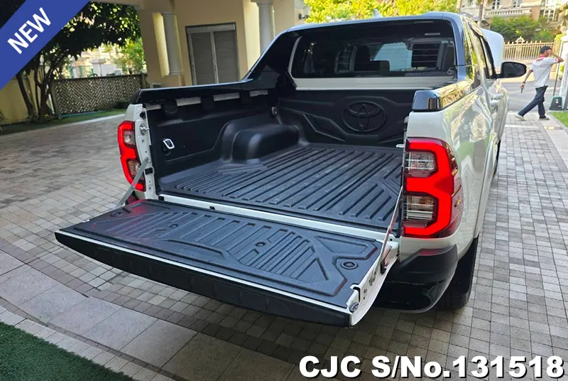 Toyota Hilux in White for Sale Image 5