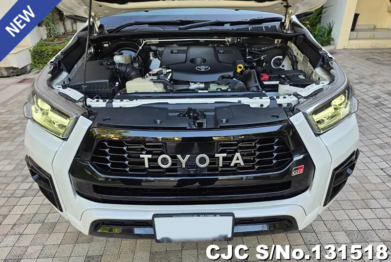 Toyota Hilux in White for Sale Image 8
