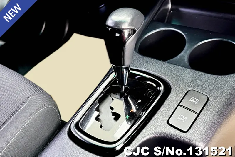 Toyota Hilux in White for Sale Image 10