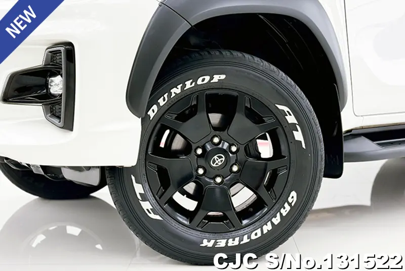 Toyota Hilux in White for Sale Image 11