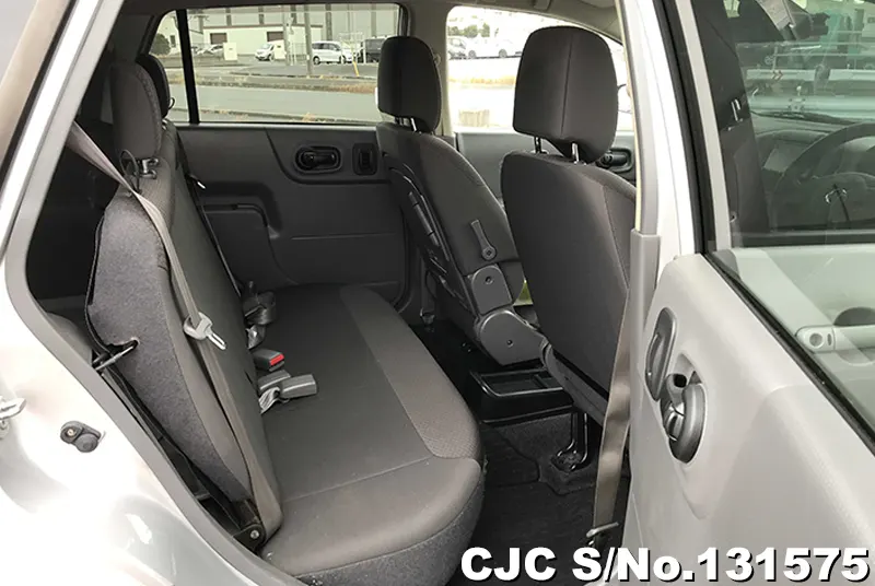 Nissan AD Van in SILVER for Sale Image 11