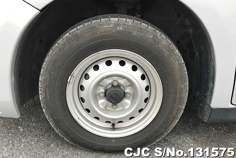 Nissan AD Van in SILVER for Sale Image 14