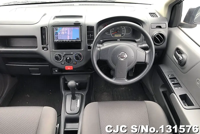 Nissan AD Van in BLUE for Sale Image 9