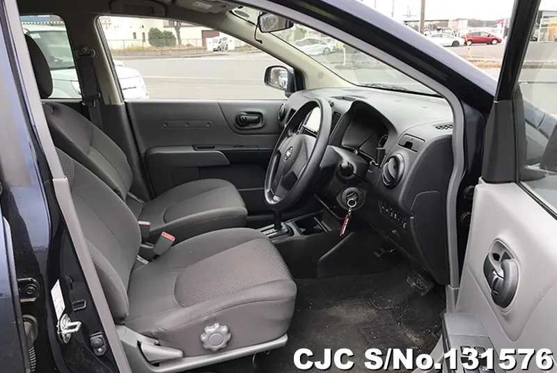 Nissan AD Van in BLUE for Sale Image 10