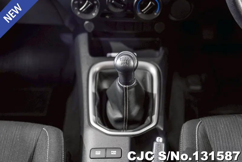 2021 Toyota / Hilux / Revo Stock No. 131587