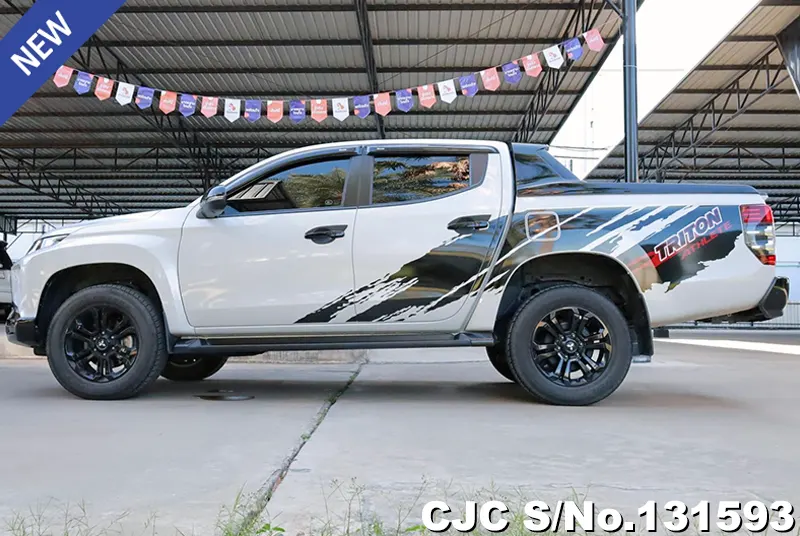 Mitsubishi Triton in White for Sale Image 6