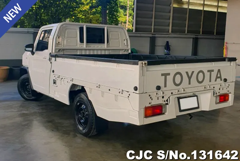 Toyota Hilux in White for Sale Image 1