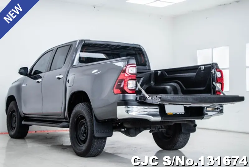 Toyota Hilux in Gray for Sale Image 4