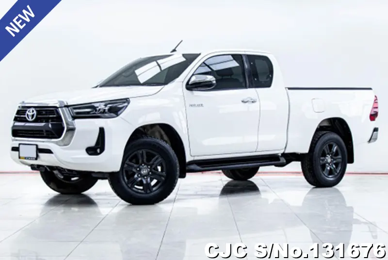 Toyota Hilux in White for Sale Image 2