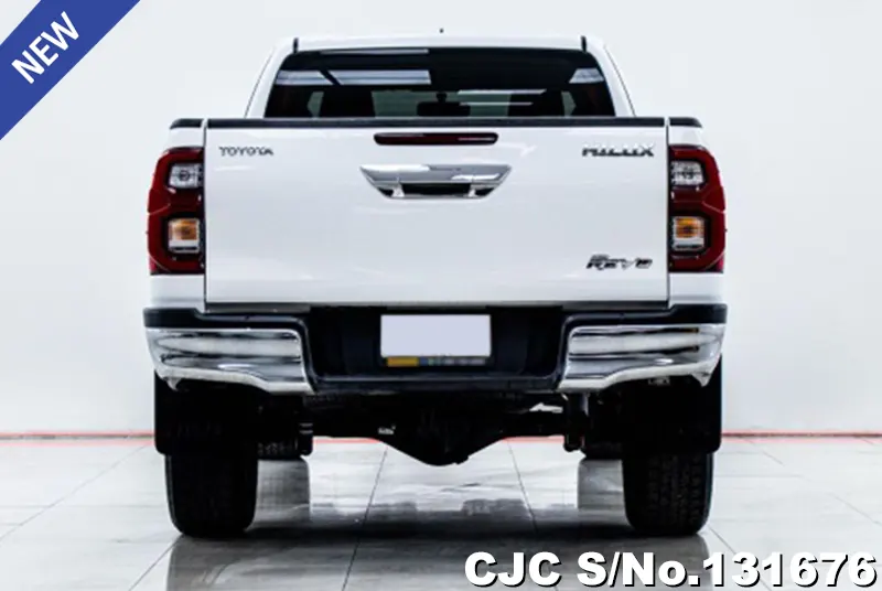 Toyota Hilux in White for Sale Image 4