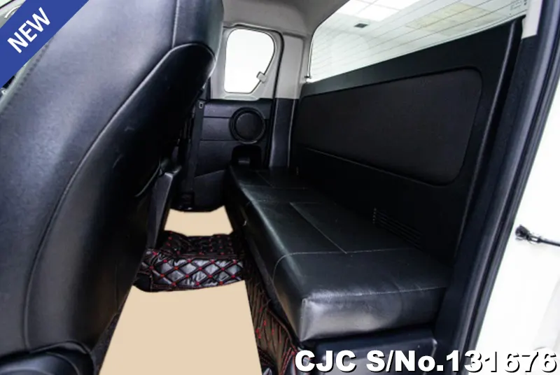 Toyota Hilux in White for Sale Image 8