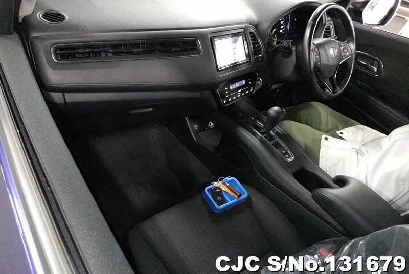 Honda Vezel in Blue for Sale Image 4