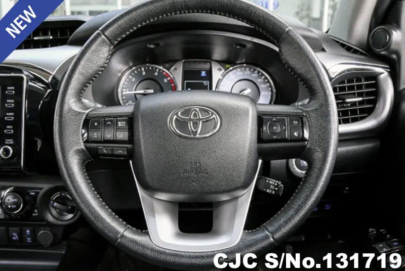 Toyota Hilux in Gray for Sale Image 7