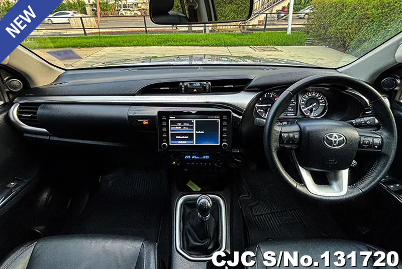 Toyota Hilux in Gray for Sale Image 7