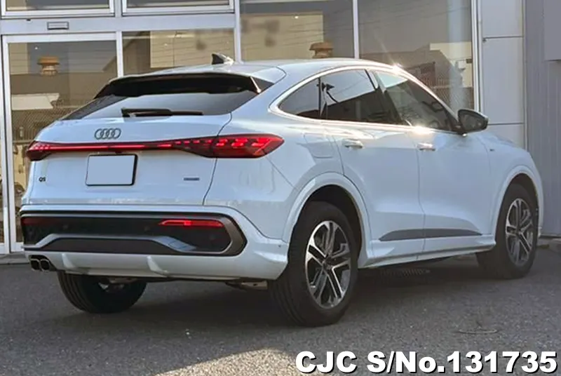 Audi Q5 in White for Sale Image 1