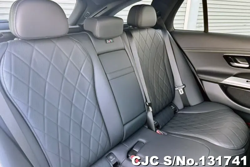 Mercedes Benz E Class in White for Sale Image 4