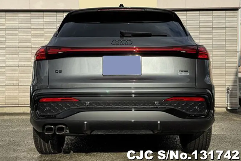 Audi Q5 in Gray for Sale Image 3