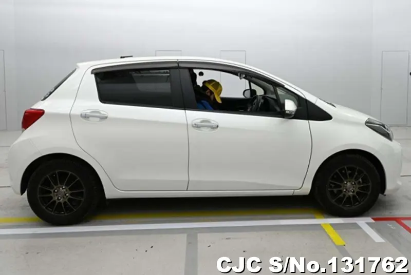 2016 Toyota / Vitz Stock No. 131762