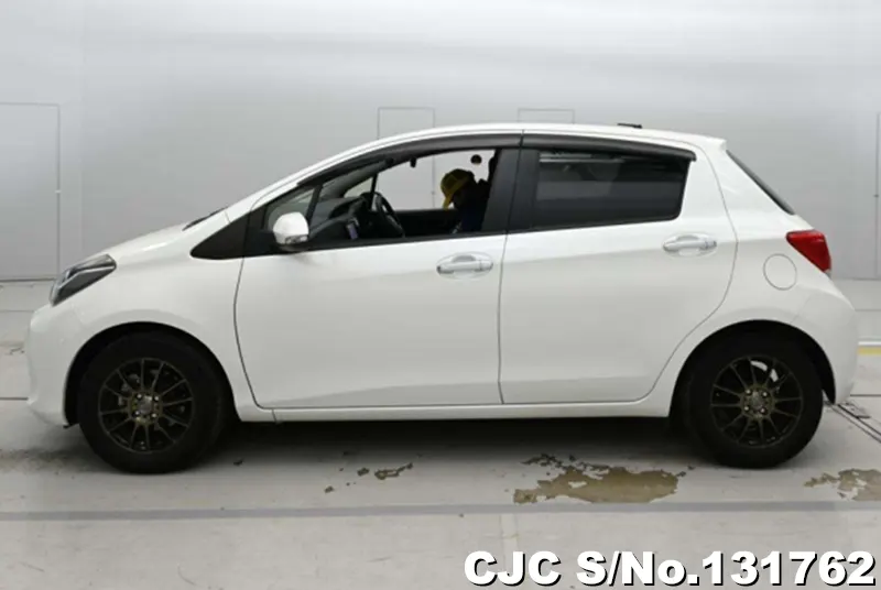 2016 Toyota / Vitz Stock No. 131762