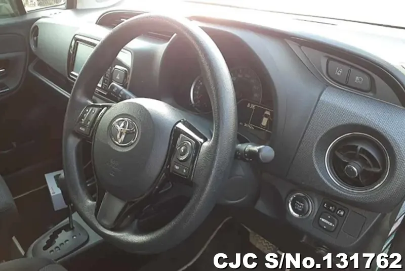 2016 Toyota / Vitz Stock No. 131762