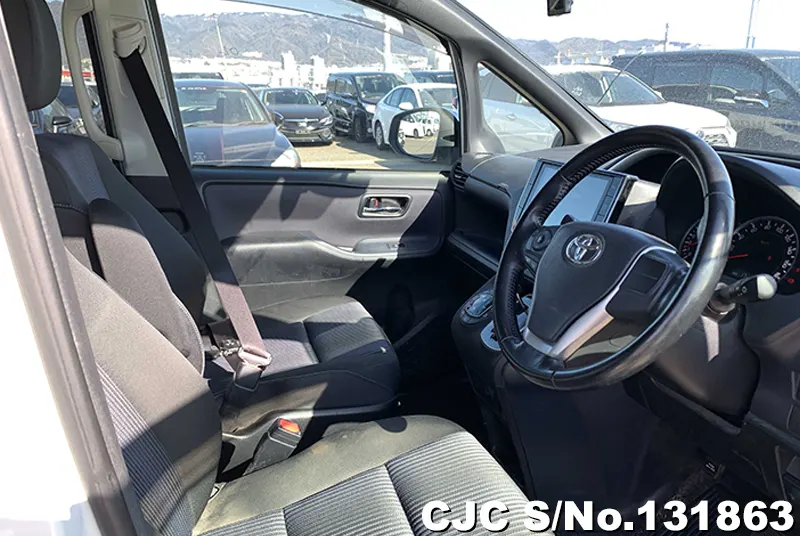 2016 Toyota / Voxy Stock No. 131863