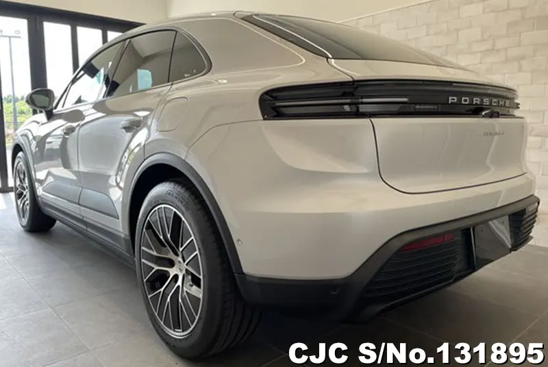2025 Porsche / Macan Stock No. 131895