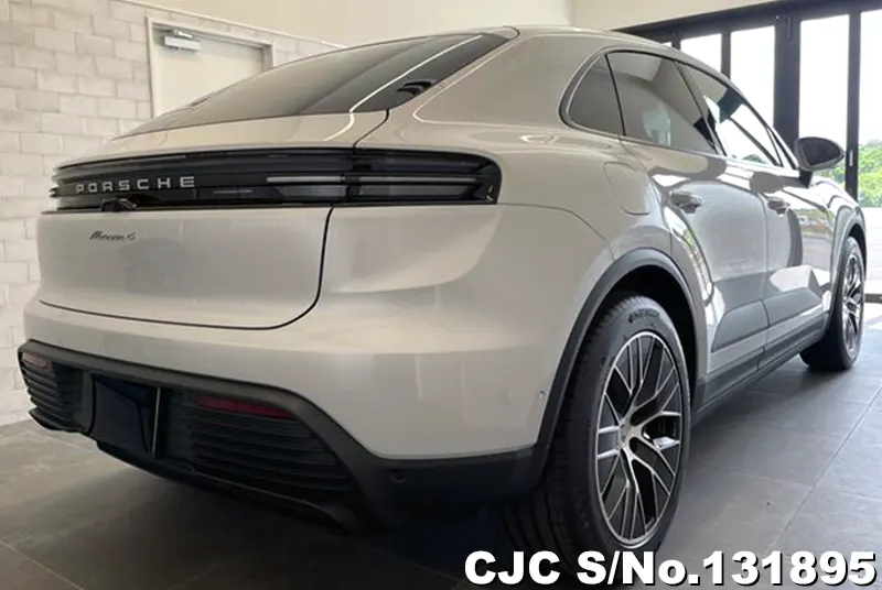 2025 Porsche / Macan Stock No. 131895