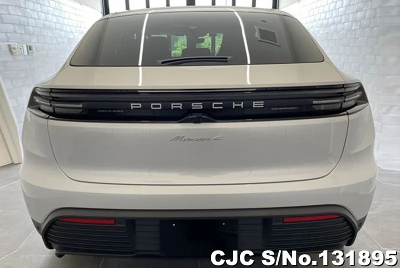 2025 Porsche / Macan Stock No. 131895